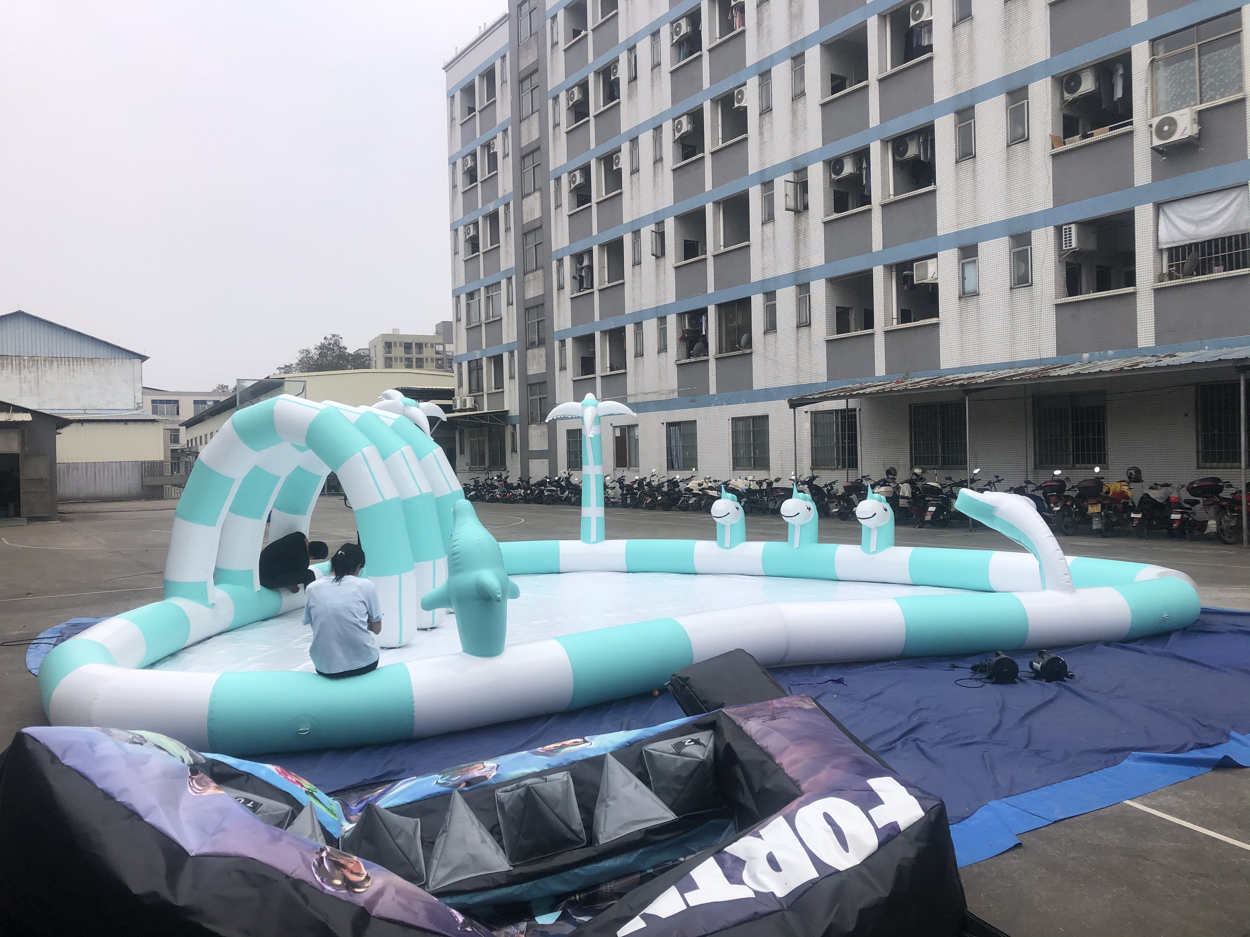 RB30030（9.83x7.94m）Heart-shaped inflatable coconut pool