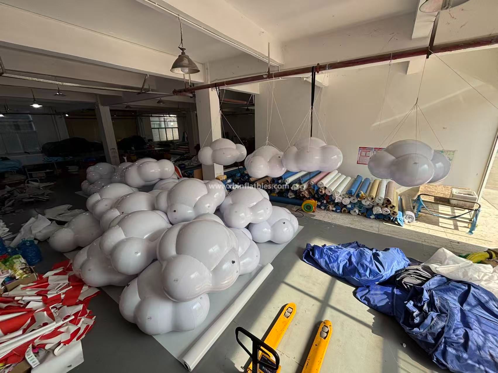 RB22216 Inflatable cloud