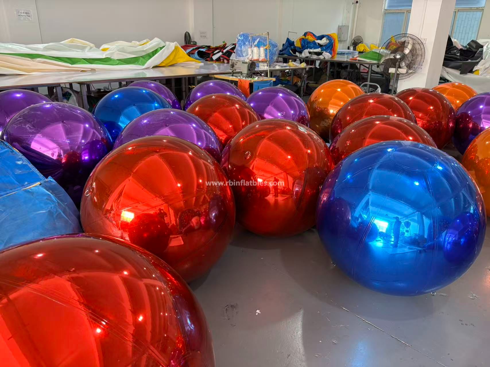 RB22049 Inflatable mirror ball