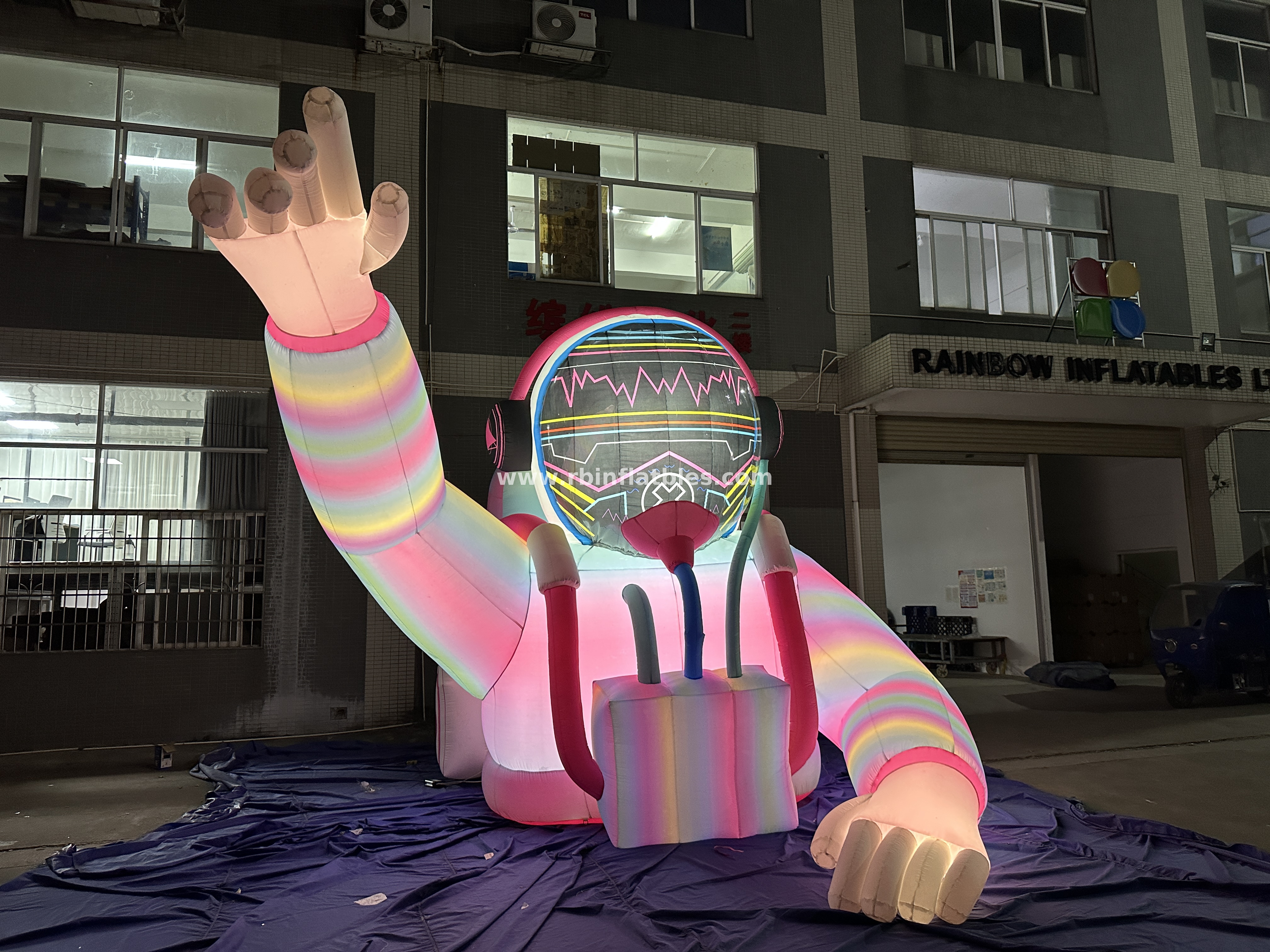 RB22116 Inflatable Astronaut with Led Light