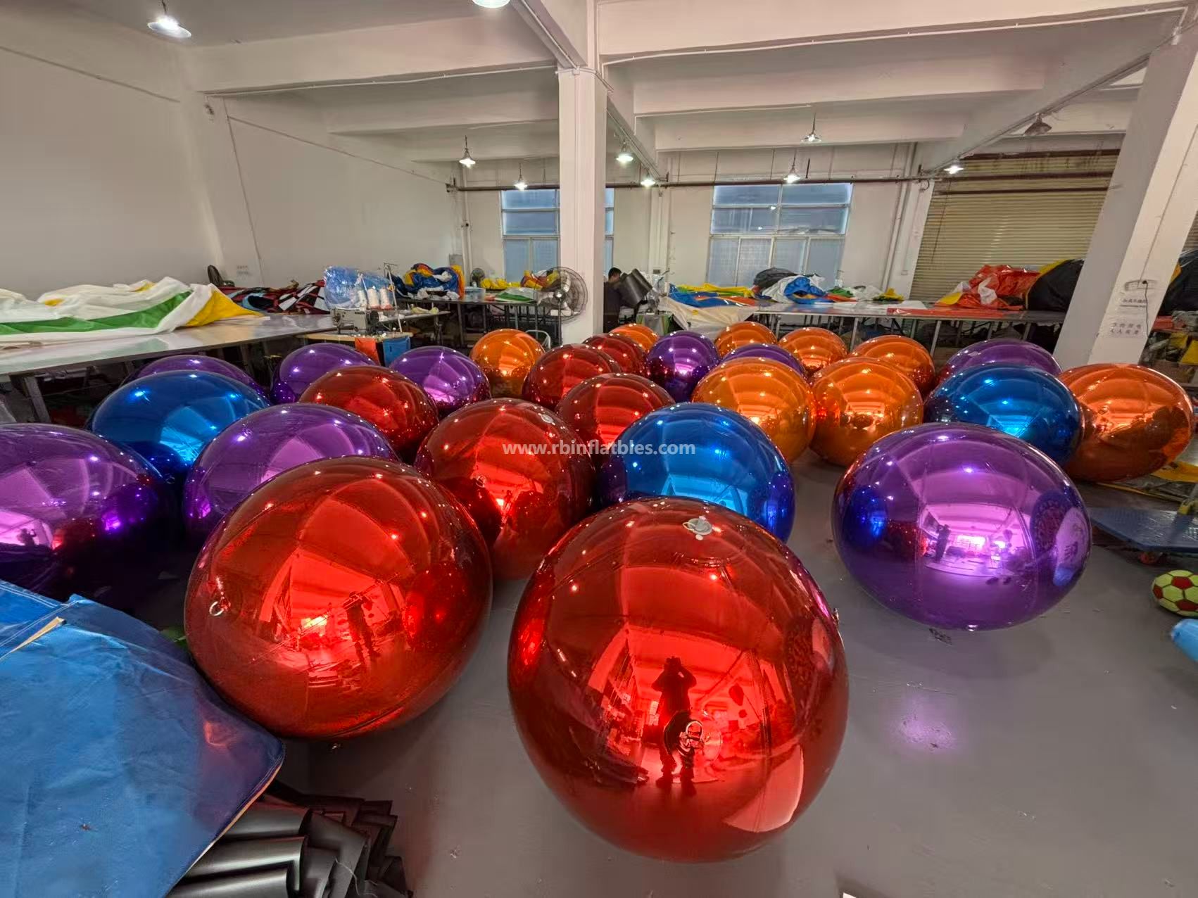 RB22049 Inflatable mirror ball