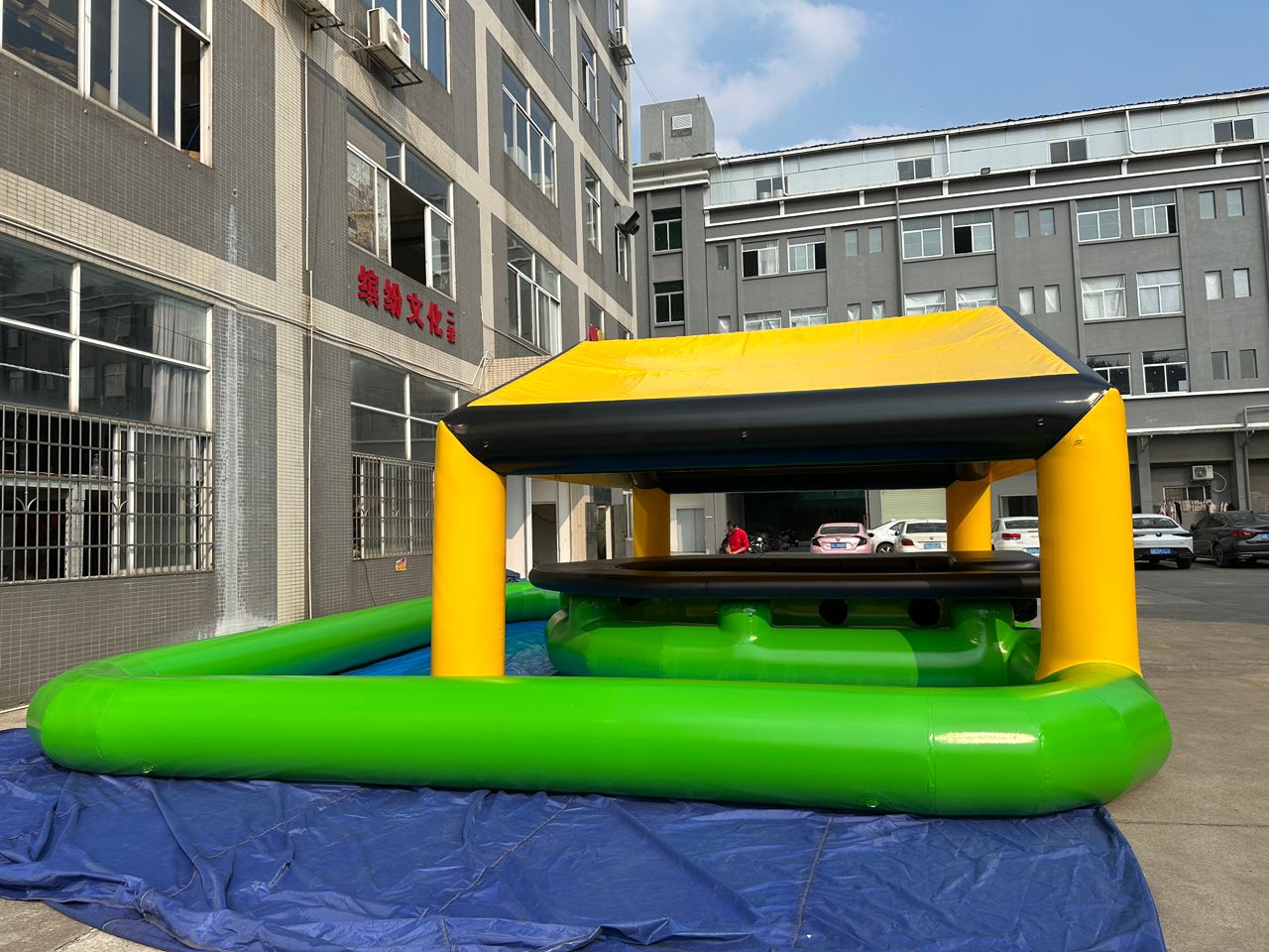 Inflatable bar with pool 
