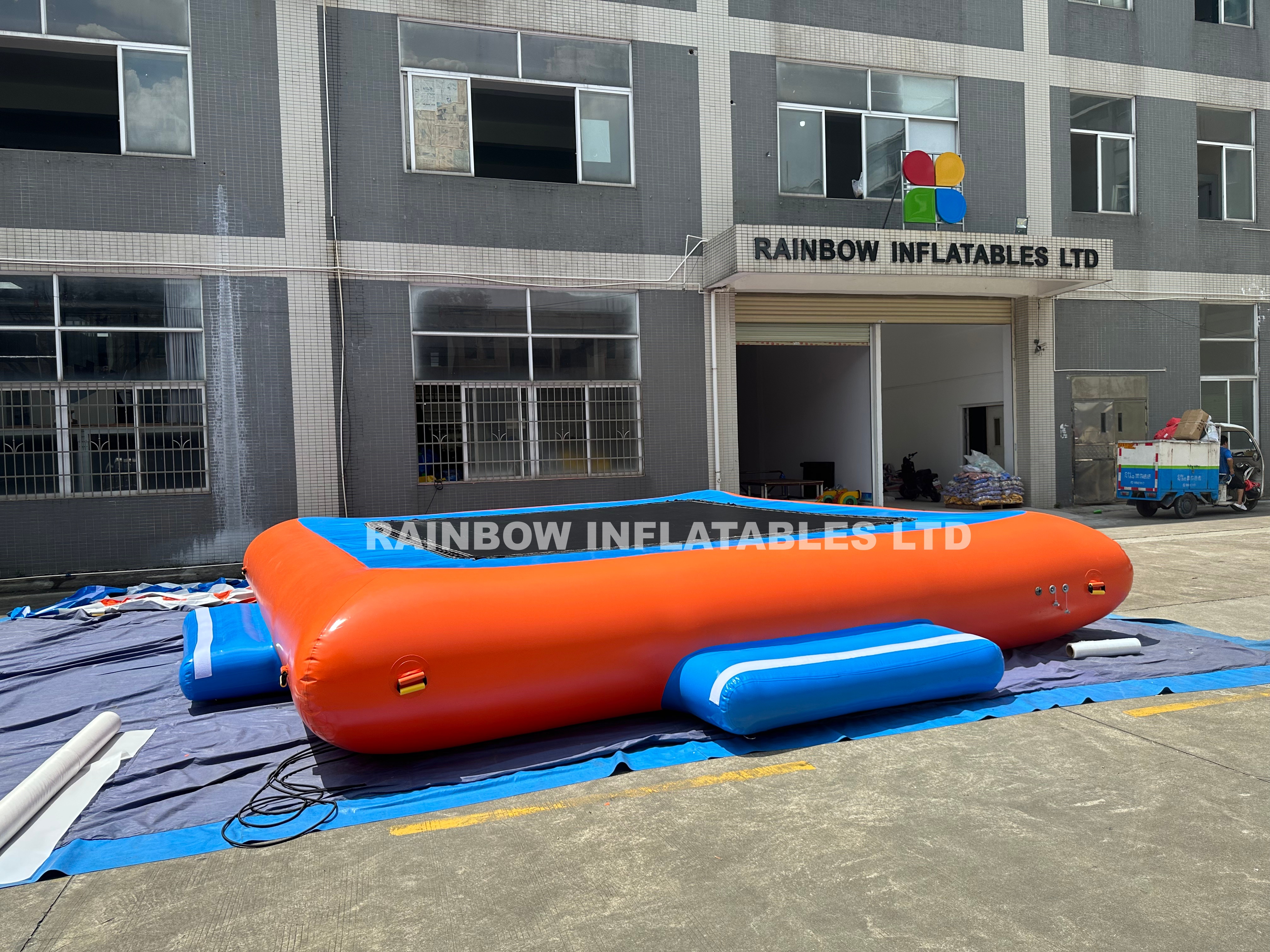 RB33257 Inflatable trampoline 