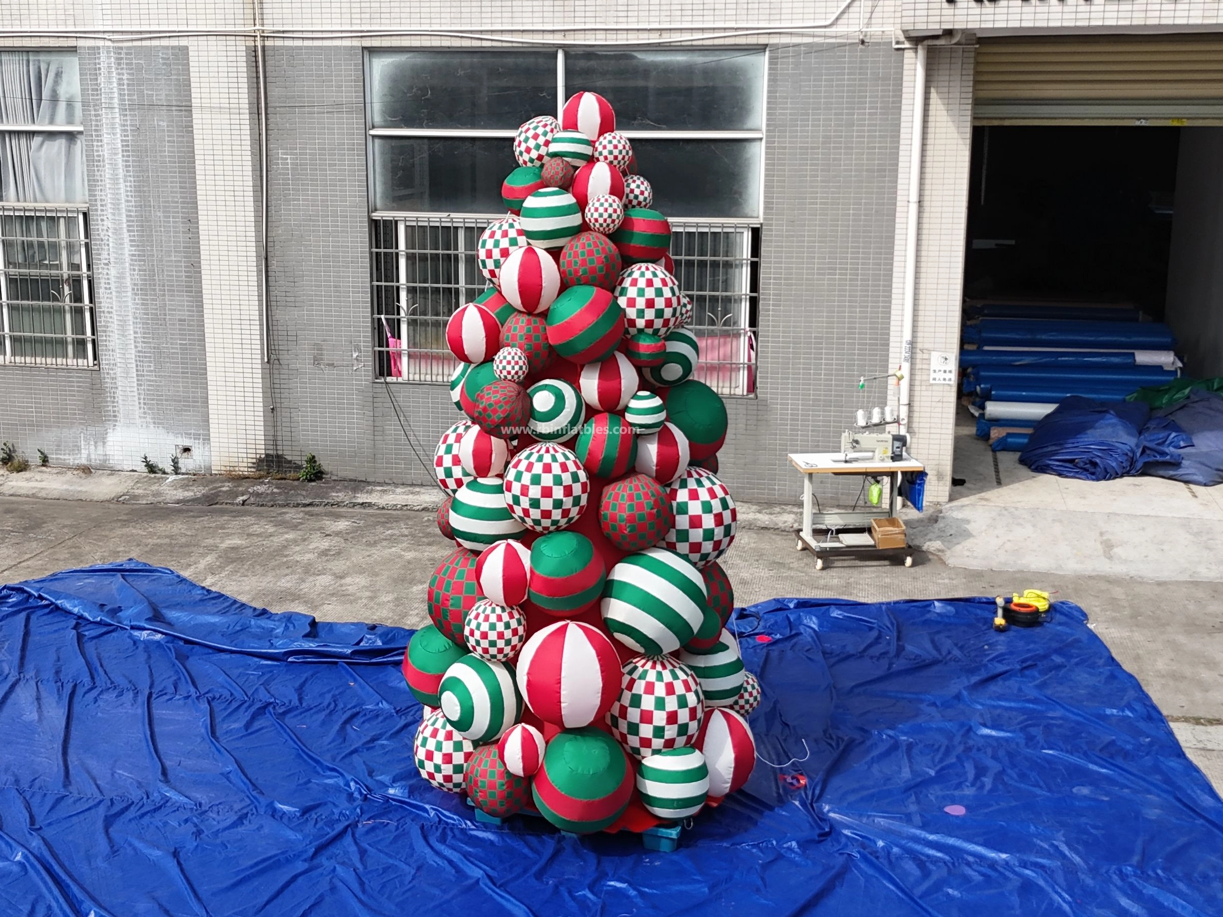 RB22211 Inflatable Artistic Christmas tree