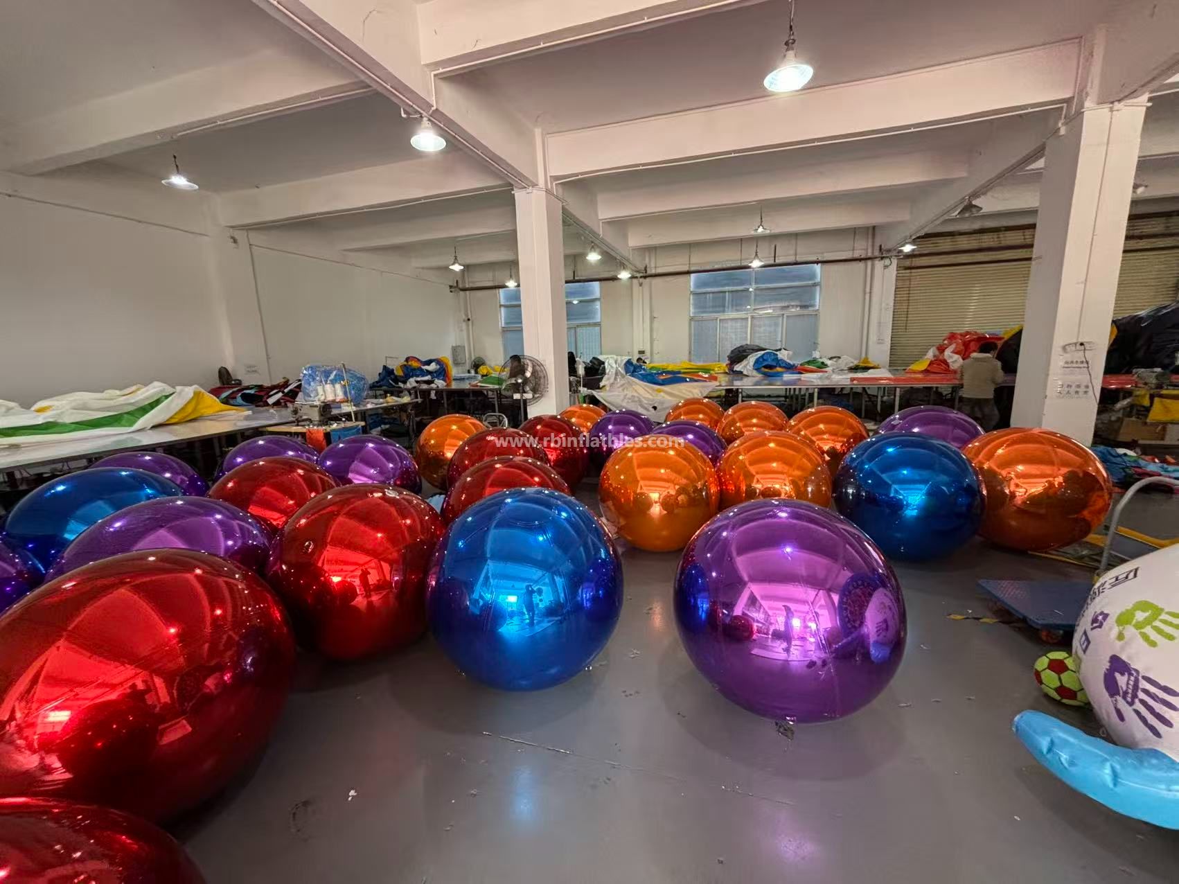RB22049 Inflatable mirror ball