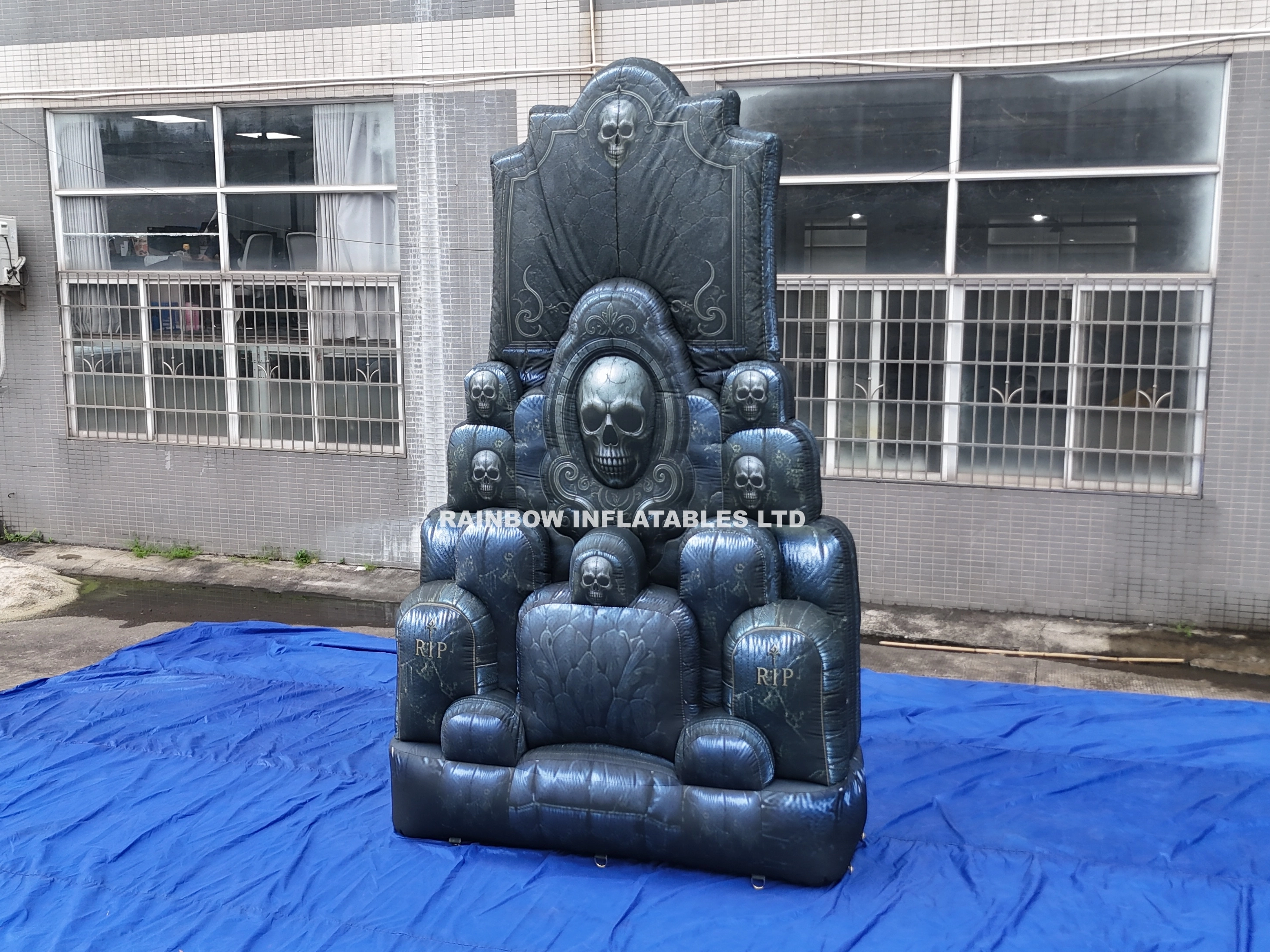 Outdoor Inflatable RIP Gravestone Skull Seating Area for Halloween Event Decoration