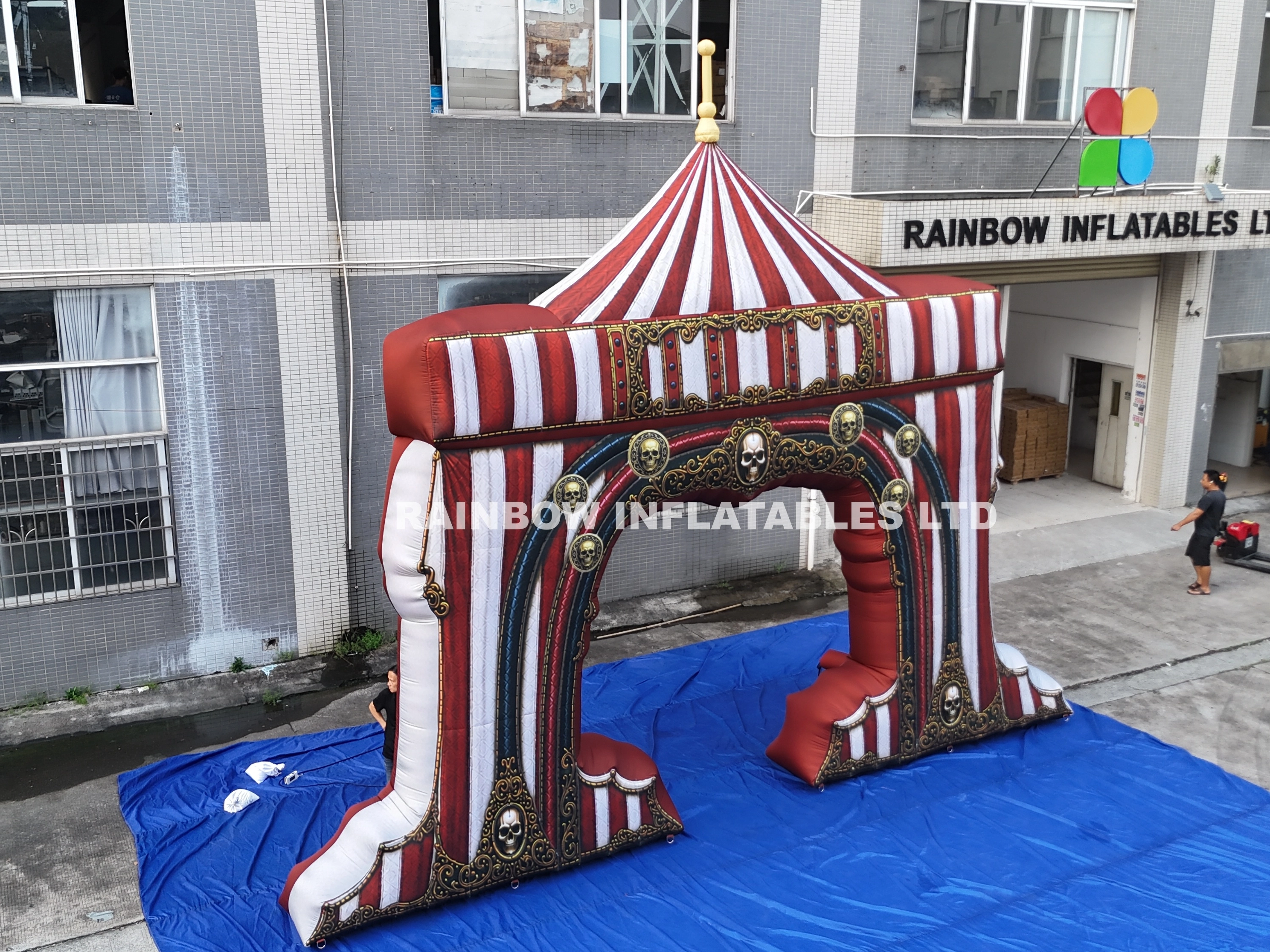 Halloween Inflatable Haunted House Entrance Archway with Skulls